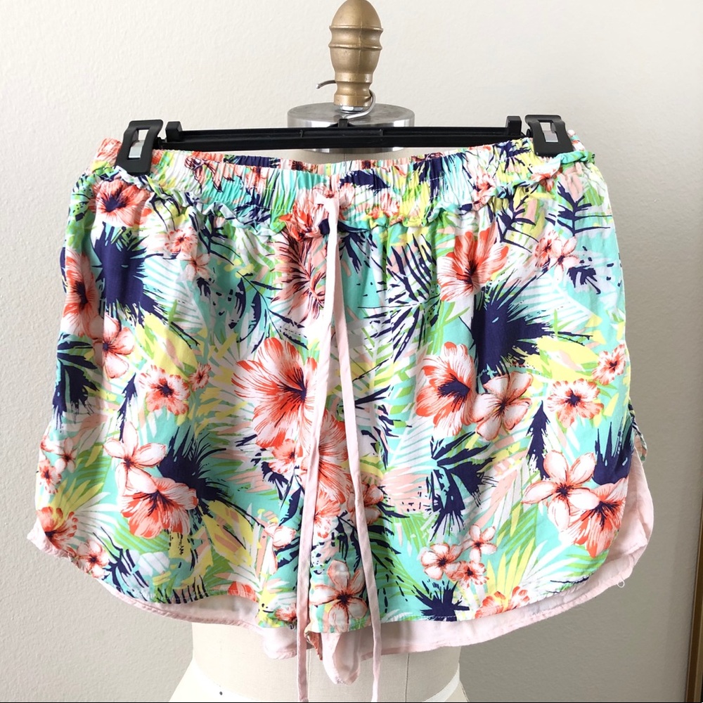 Elodie Floral Tropical Palm Hibiscus Shorts, Medium